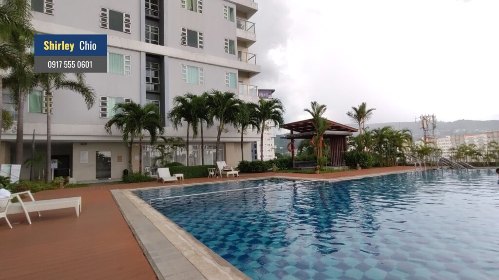 One Pavilion Place condominium for rent in Cebu infinity pool